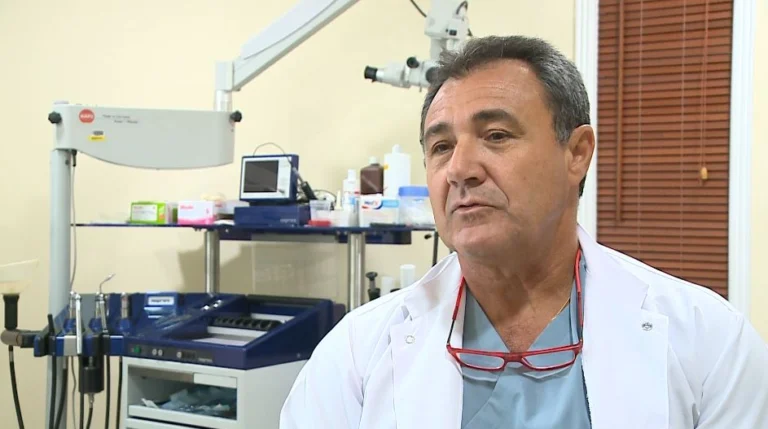 Dottor Andrea Palmieri in un ambiente di visita